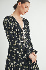 Load image into Gallery viewer, Women&#39;s wholesale apparel vendor for boutique shop | V-Neck Long Sleeves Maxi Dress
