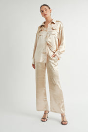 Women Wholesale brand Metallic Pants The elastic waist ensures a customizable and flattering fit, while the wide-leg silhouette adds a touch of modern flair.